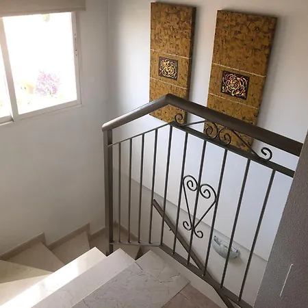 Villa - 3 Bedroom - Sleeps 8 - R130 *