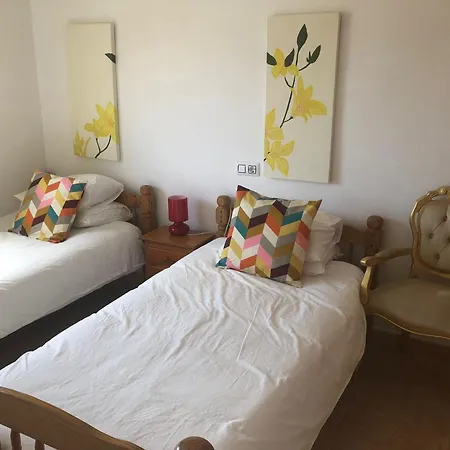 - 3 Bedroom - Sleeps 8 - R130 *