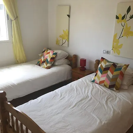 - 3 Bedroom - Sleeps 8 - R130