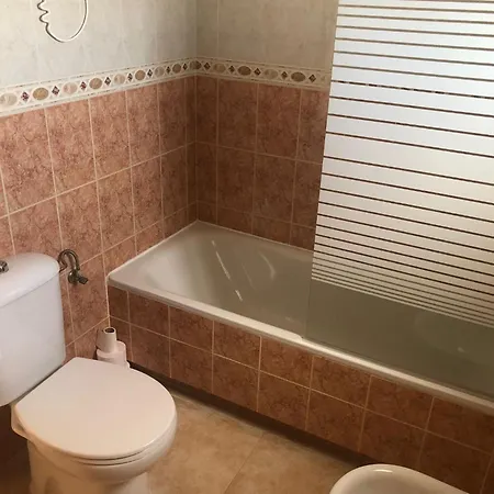 - 3 Bedroom - Sleeps 8 - R130 Villa