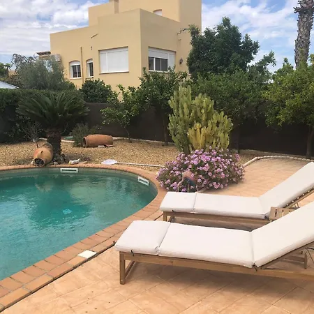 Villa - 3 Bedroom - Sleeps 8 - R130