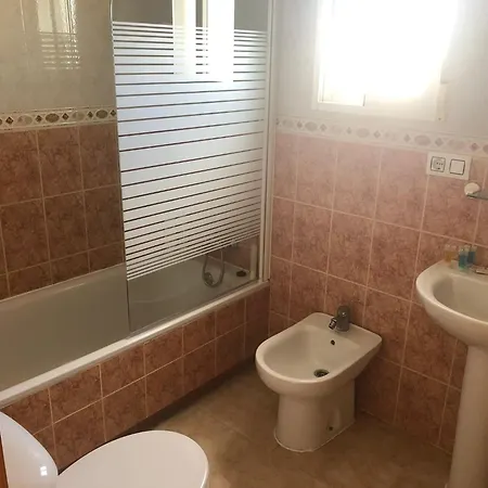 - 3 Bedroom - Sleeps 8 - R130 Villa *