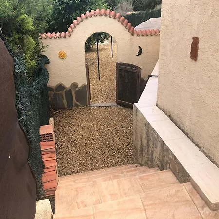 Villa - 3 Bedroom - Sleeps 8 - R130 *