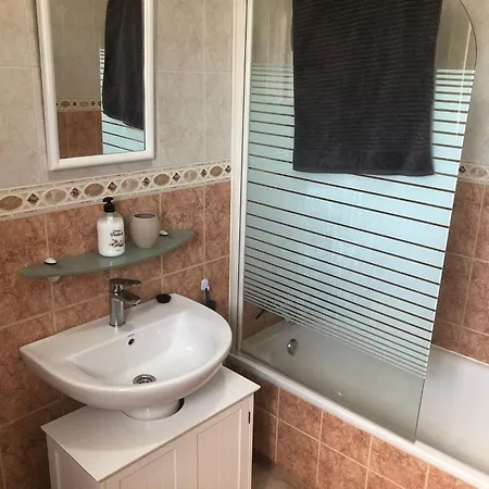 Villa - 3 Bedroom - Sleeps 8 - R130