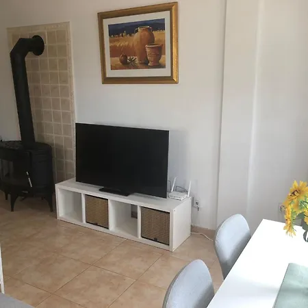 - 3 Bedroom - Sleeps 8 - R130 *
