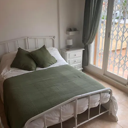 - 3 Bedroom - Sleeps 8 - R130 *