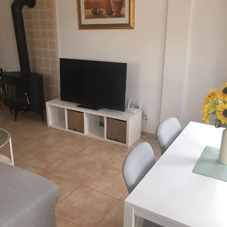 Villa - 3 Bedroom - Sleeps 8 - R130 *