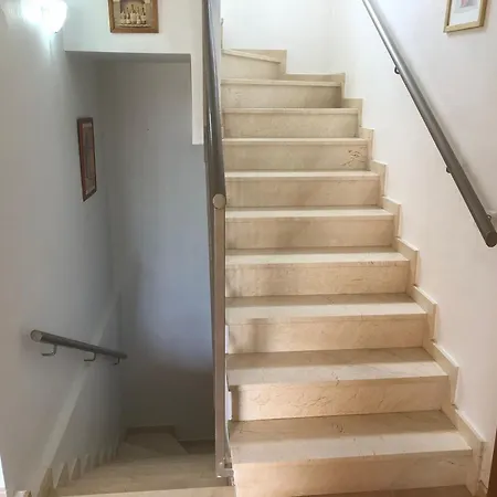 - 3 Bedroom - Sleeps 8 - R130 *